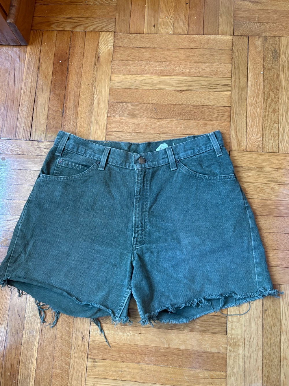 🐸 90s Levi’s cut offs 🐸